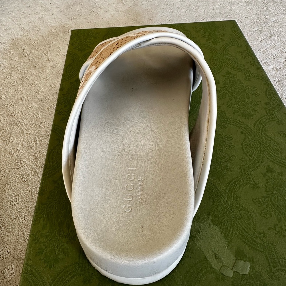 GUCCI Crossover Strap Raffia And Leather Sandals - Picture 11 of 14